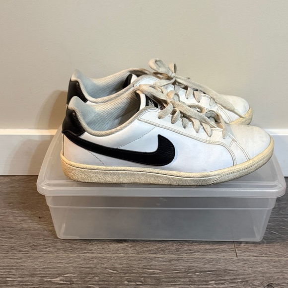 Nike White and Black Casual Sneakers - Picture 2 of 6